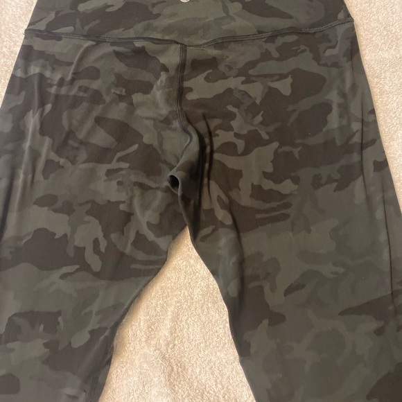 lululemon Align Pant II 25" in Incognito  multi gator green. Size 8. - Picture 6 of 7
